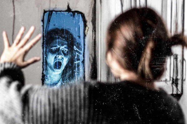 Фотография перформанса «Заклятие»